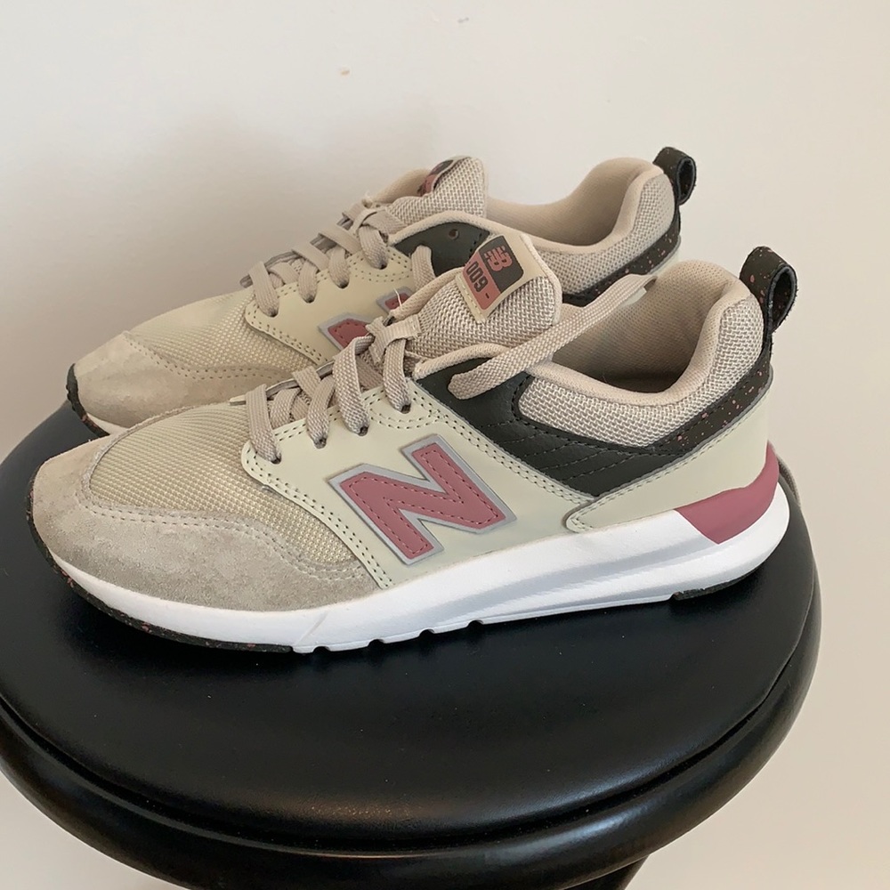 New balance women’s sneakers